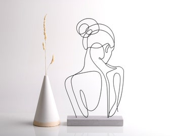 Wire Art Woman Sculpture / Shelf Decor / Tabletop Decor  / Handmade Gift / Minimalist  Sculpture / Abstract / Home Decor / Office Decor