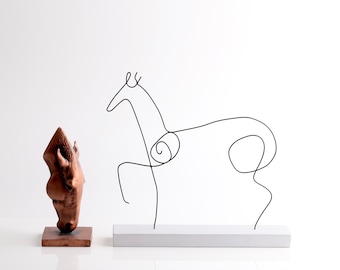 Sculpture en fil de fer représentant le cheval de Picasso/Dessin au trait en métal cheval/Décor d'étagère/Sculpture en fil de fer/Le cheval de Pablo Picasso/Décoration de bureau à domicile
