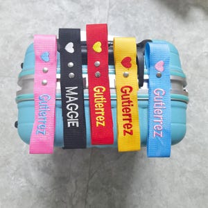 Personalisierter / individuell gestickter Gepäckanhänger / Taschenanhänger, Gepäckanhänger mit Nylongewebe und Metalldruckknöpfen, auf Bestellung, nur Name / Worte, langlebig