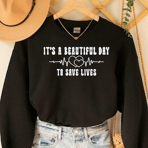 It&#39;s A Beautiful Day To Save Lives Nurse Sweatshirt New Nurse Gift Registered Nurse Sweatshirt Trendy Nursing School Sweatshirt