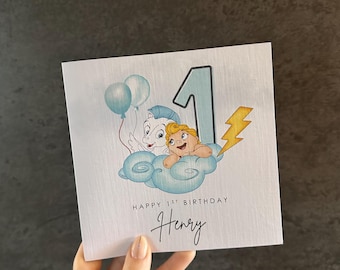 Tarjeta de primer cumpleaños del bebé Hércules con nombre y edad personalizados / Diseño de nube y relámpago / Recuerdo del primer cumpleaños / Tarjeta de lino de 15 x 15 cm
