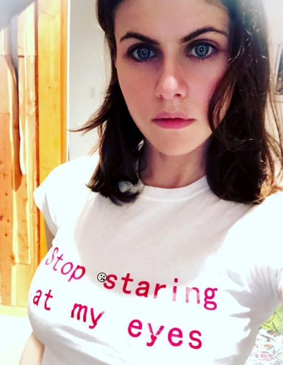 løbetur had Derivation Alexandra Daddario T-shirt White T-shirt With Pink Text - Etsy
