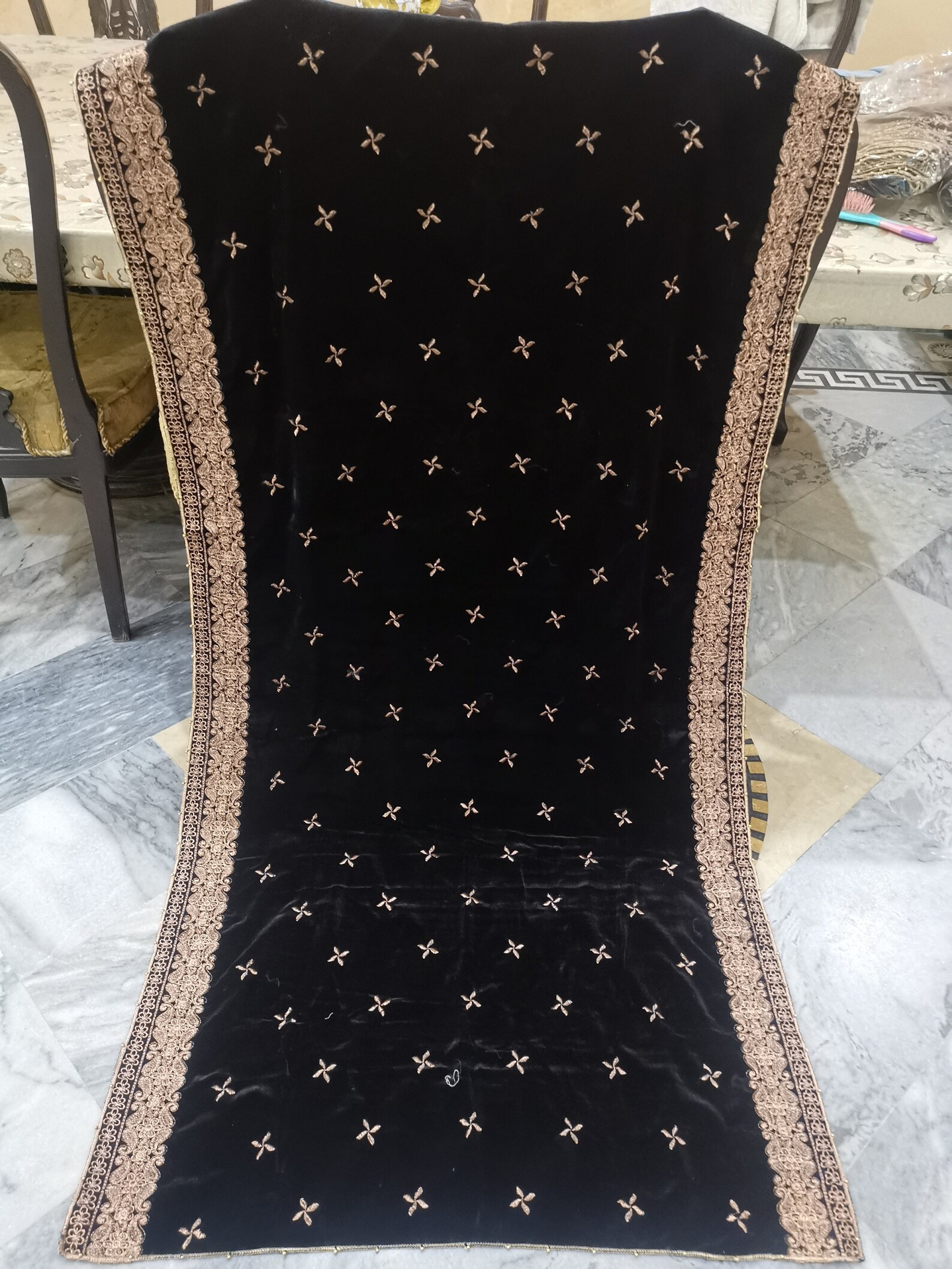 GENTLE BLOOM-Embroidered shawl