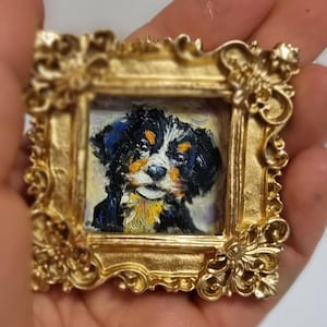 Pintura al óleo en miniatura: retrato de perro pequeño y realista en marco cuadrado dorado (1,6 x 1,6 pulgadas) Pintura de perro personalizada