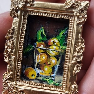 Pintura al óleo en miniatura: limones en jarrón de vidrio en marco dorado vintage: pequeña obra de arte para casa de muñecas (0,8 x 1,2 pulgadas), arte original pintado a mano.