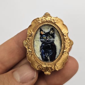 Cuadro en miniatura de gato negro – Marco dorado ovalado de 2 x 3 cm – Arte realista de gatos diminutos – Mini pintura al óleo de mascota – Retrato personalizado de animal