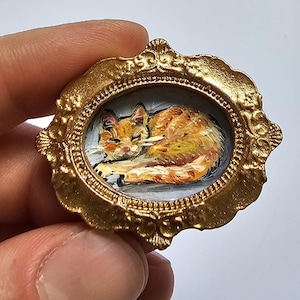 Pintura a óleo em miniatura personalizada de gato ruivo | Retrato realista de animal de estimação pequeno 2,0 x 2,5 cm | Arte magnética em moldura dourada | Presente exclusivo de gato feito à mão