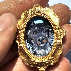 Pintura al óleo en miniatura personalizada de perro, pequeño retrato realista de mascota de 0,8 x 1 pulgada / Arte magnético en marco dorado / Regalo único para perro hecho a mano