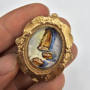 Mini baguette pintada al óleo • Arte de pan diminuto realista • Original pintado a mano en marco dorado • Imán para casa de muñecas • Arte de comida en miniatura personalizado