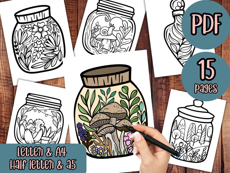 Może przedstawiać: Zestaw 15 drukowanych stron do kolorowania przedstawiających słoiki wypełnione r&oacute;żnymi wzorami inspirowanymi naturą, w tym grzybami, kwiatami i liśćmi. Strony są zaprojektowane w rozmiarach letter i A4, a także w rozmiarach p&oacute;ł-letter i A5. Tekst "PDF" i "15 stron" jest widoczny na obrazku.