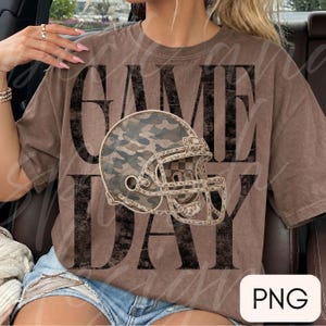 Retro matchdag png, fotbollssäsong png, kamouflage fotbollsmamma png, höstsportdesign, fotbollsfan png, höst-png, fotboll png