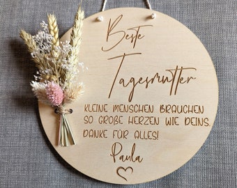 Tagesmutter Geschenk, Personalisiert, Danke Tagesmutter, Kleine Menschen…, Wandschild  mit Trockenblumen