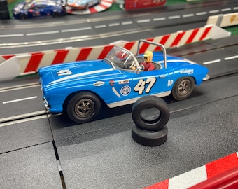 Carrera 1/24 Chevrolet Corvette '62, Jaguar E-Type Rear Tires (1 Pair, Size 295x85x177/40-20)