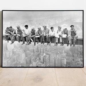 Affiche, tableau avec cadre Friends - Lunch On A Skyscraper