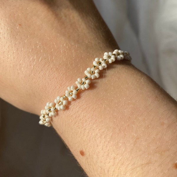 pearl bracelet / flower bracelet / daisy bracelet with miyuki rocailles with 14k gold filled clasp
