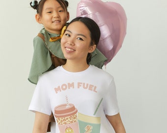 Carburant pour maman, chemises à café, chemise maman svg, svg chemises maman, svg maman garçon, svg maman fille, cadeau de fête des mères, maman drôle, amour de maman, maman bénie