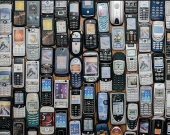 If there is an old phone you want to buy, I can find it for you.