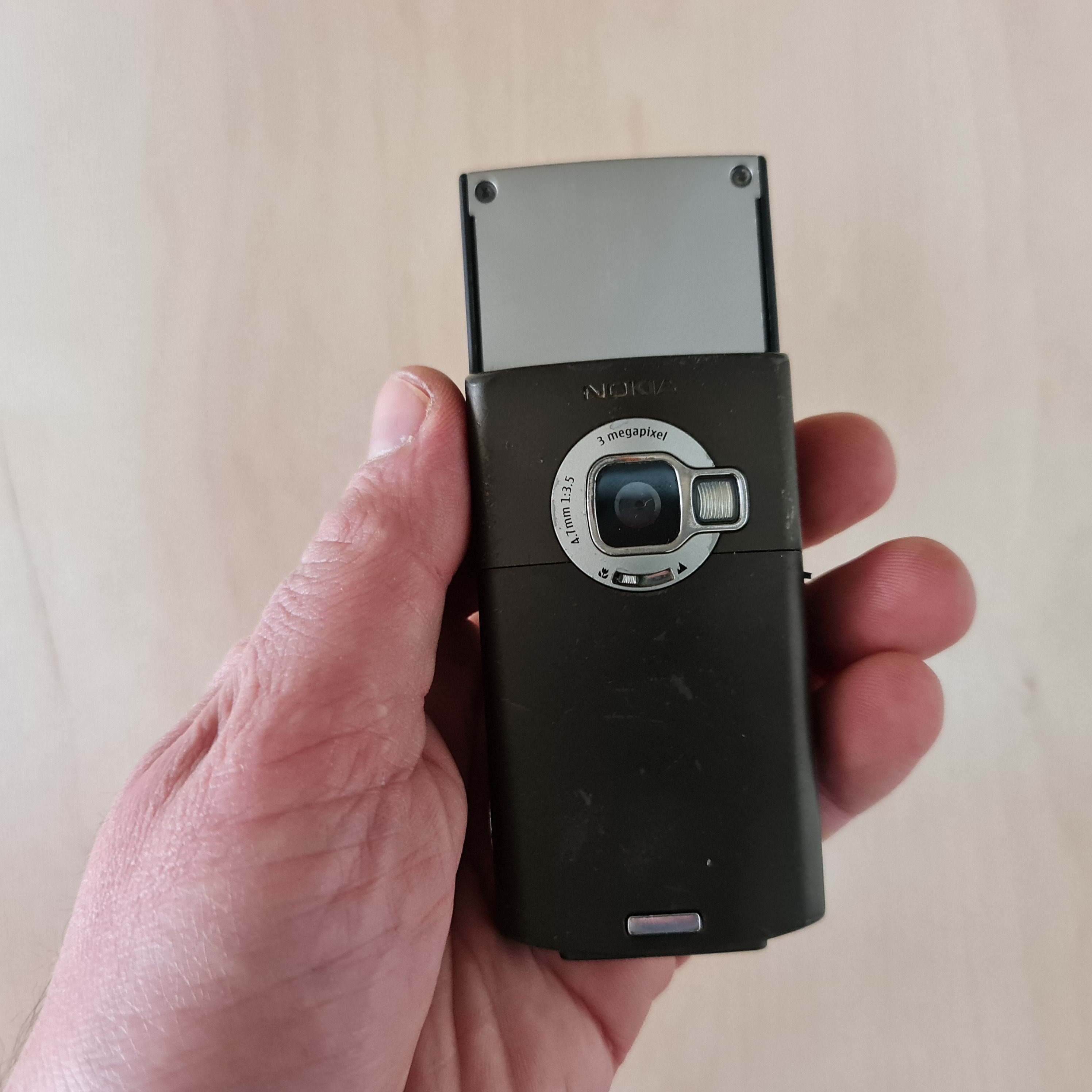 NOKIA 音楽プレーヤー搭載携帯電話『N80』純正バッテリー付 フィンランド製 NOKIA 音楽プレーヤー搭載携帯電話『N80』純正バッテリー付