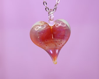 Little heart glass necklace, dainty pendant, lampwork pendant, borosilicate glass pendant, gold pendant, love necklace, heart pendant