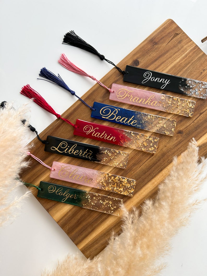 Personalisiertes Lesezeichen aus Epoxidharz Bookmark Resin Individuelles Geschenk Bild 1