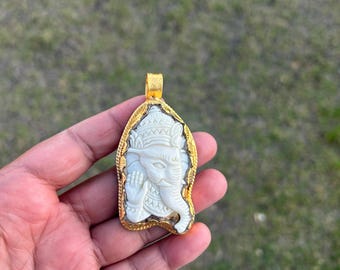 Handgesneden hanger van ganeshbot met gouden overlay, hindoe-ganesha ketting bedel, handgemaakte spirituele boho-sieraden, etnisch ambachtelijk cadeau