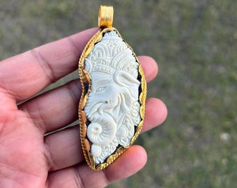 Handgesneden hanger van ganeshbot met gouden overlay, hindoe-ganesha ketting bedel, handgemaakte spirituele boho-sieraden, etnisch ambachtelijk cadeau