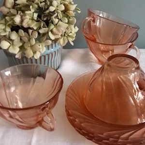 Tasses et soucoupes en verre rose - "Beau rivage" -  Vereco - France