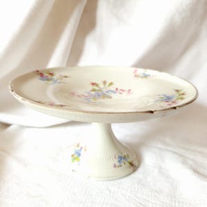 Ancien Plat à Gâteau Compotier En Porcelaine Blanche, Décor Floral Vintage, Sans Marque