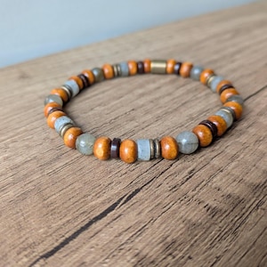 Men&#39;s Wood and Grey Green Stone Bead Bracelet - Boho Tribal Chic
