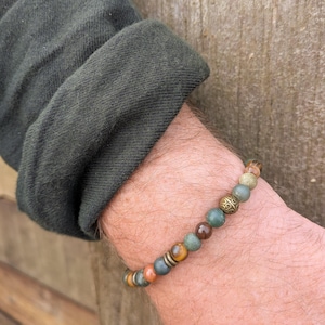 Bracelet homme perles de pierres précieuses vertes - Style surf sophistiqué