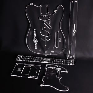 Peut inclure: Un ensemble de gabarits de guitare en acrylique transparent de String Pluckery, comprenant un gabarit de corps T-style avec des marquages de profondeur en mm, un gabarit de manche, un gabarit de plaque de protection et une règle droite.