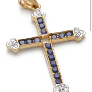 Collier pendentif croix en or Natalie Wood avec saphir et chaîne