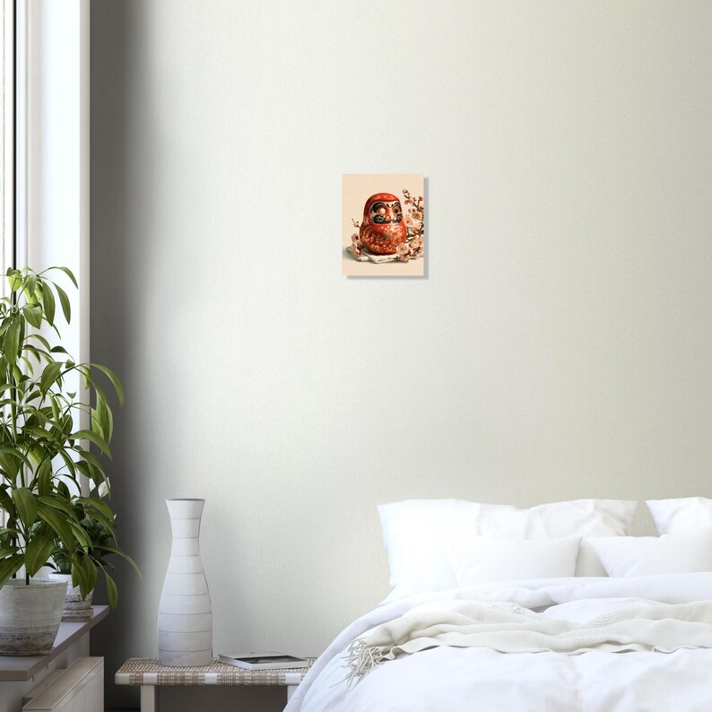 Daruma-Puppe und Pflaumenblüten-Druck, Wandkunst im japanischen Holzschnittstil Bild 3