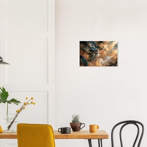 Print van een draak in de wolken, wanddecoratie in Japanse goudfolie-zeefdrukstijl. afbeelding 3