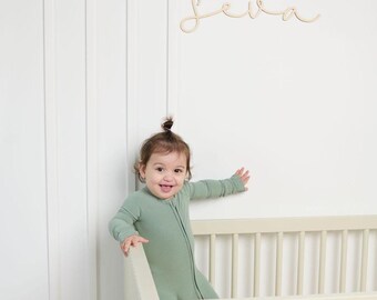 Letrero recortado con el nombre del bebé: decoración infantil de madera de abedul báltico