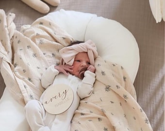 Letrero de madera grabado personalizado para anunciar el nacimiento: accesorio fotográfico para recién nacidos