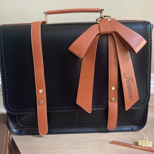 Personalisierte schwarze Laptoptasche aus Leder mit Monogramm, personalisiertes Geschenk für einen neuen Job