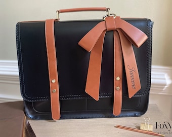 Personalisierte schwarz-braune Leder-Laptoptasche, monogrammierte Leder-Laptoptasche für Frauen, individuelles neues Job-Geschenk für sie, Abschlussgeschenk für Frau