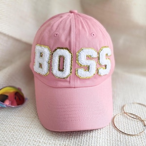 Gorra de béisbol con letras universitarias para ella, regalo personalizado para el día de la madre para esposa, regalo para Nana, regalo para Gigi, gorra de béisbol SAHM, gorra de gimnasio de CEO para mamá