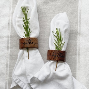 Personalisierte Holz Serviettenring Hochzeit, Urlaub Serviettenring Halter, Thanksgiving Tischdekoration rustikal, Einweihungsparty Geschenk, neues Zuhause Geschenk