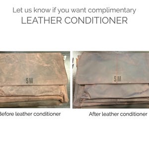 Pu&ograve; includere: Una borsa a tracolla in pelle marrone con le iniziali SM impresse sulla patta anteriore, mostrata in un confronto fianco a fianco etichettato Before leather conditioner e After leather conditioner, con il testo Let us know if you want complimentary LEATHER CONDITIONER.
