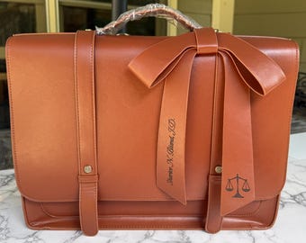 バックパックストラップ付き、女性向けパーソナライズレザーラップトップバッグブリーフケース：15.6インチのコンピューターが収納可能