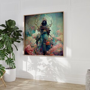 K&ouml;nnte beinhalten: Ein digitales Gem&auml;lde einer Frau in einem Kapuzenmantel, die in einem Blumenfeld steht. Die Frau ist von einem wirbelnden Nebel umgeben und tr&auml;gt einen Hirschsch&auml;del auf dem Kopf. Das Gem&auml;lde ist in einer ged&auml;mpften Farbpalette aus Blau-, Gr&uuml;n- und Rosat&ouml;nen gehalten.