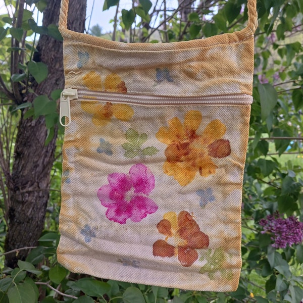 Eco printed wildflower zippered crossbody/shoulder bag《flower lover gifts《unique《earth friendly《handmade《botanically dyed 《ecoprint