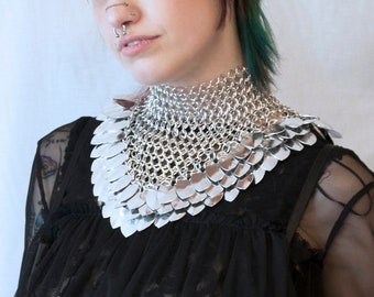 Scale maille power collar