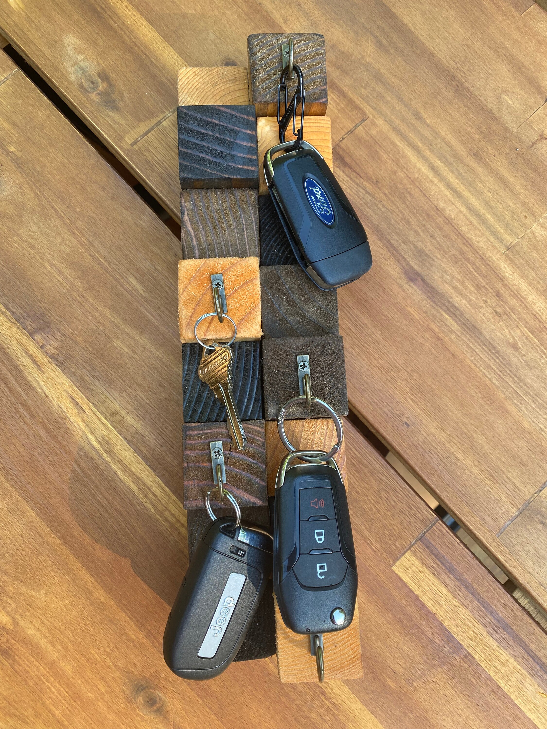 Modern Key Holder Minimalist Vertical by Dogwoodworking - Etsy
