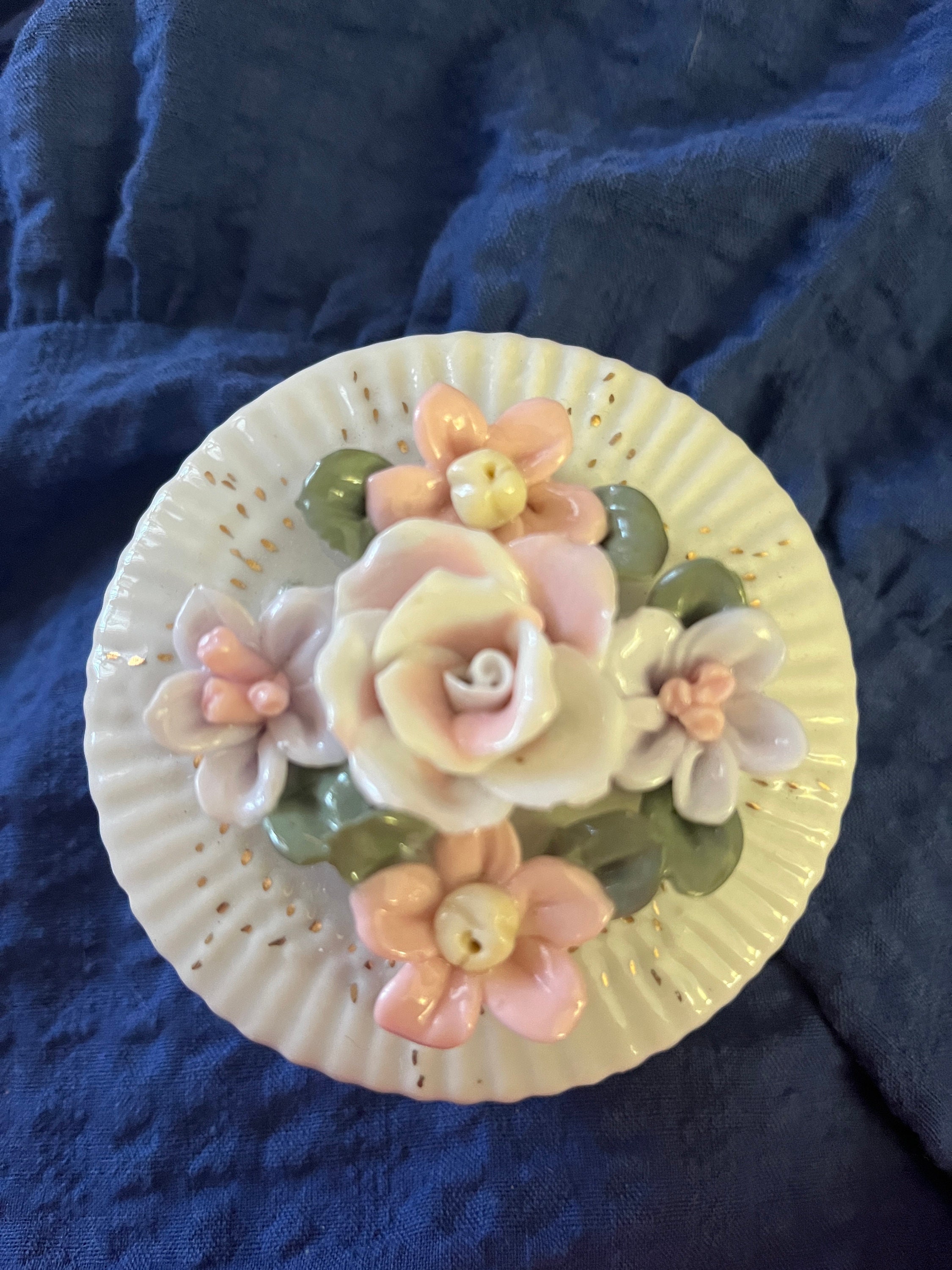 ヴィンテージの花柄磁器小物入れ：シャビーシックなインテリア - Etsy 日本