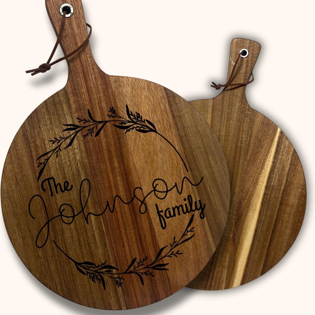 Personalized Acacia Wood Family Wreath Cutting Board – Engraved ...