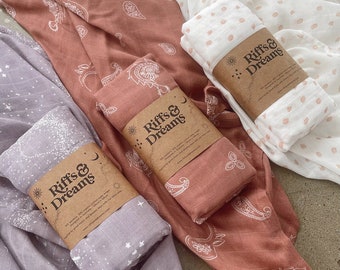 Babyparty-Geschenk für neues Elternteil & Neugeborenes • Bundle Bio-Baumwolle Bambus Musselin Swaddle-Decke 3er-Set • Sterne Monde Celestial Print