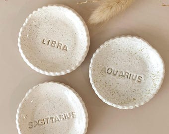 Horóscopo Escorpio Regalos del zodiaco para ella Signo del zodíaco Regalo de astrología Plato de anillo Plato de anillo personalizado Idea de regalo
